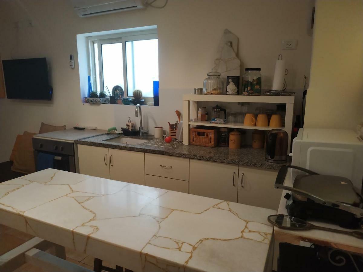 Studio Apt Great Location Heart Of Downtown District Lejlighed Haifa Eksteriør billede