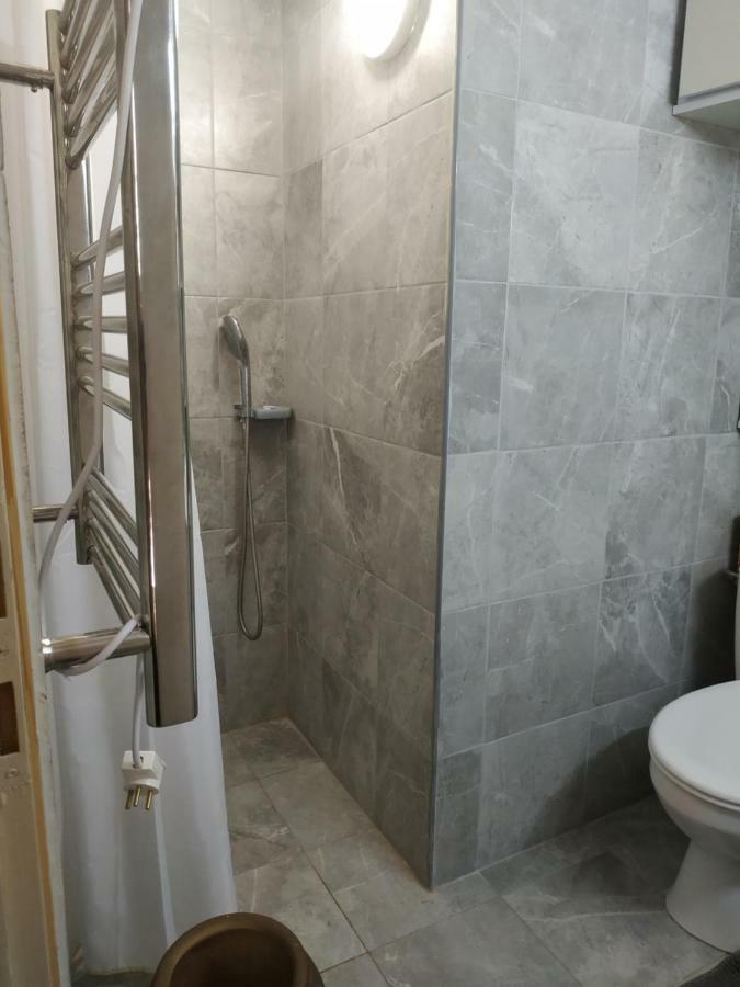 Studio Apt Great Location Heart Of Downtown District Lejlighed Haifa Eksteriør billede