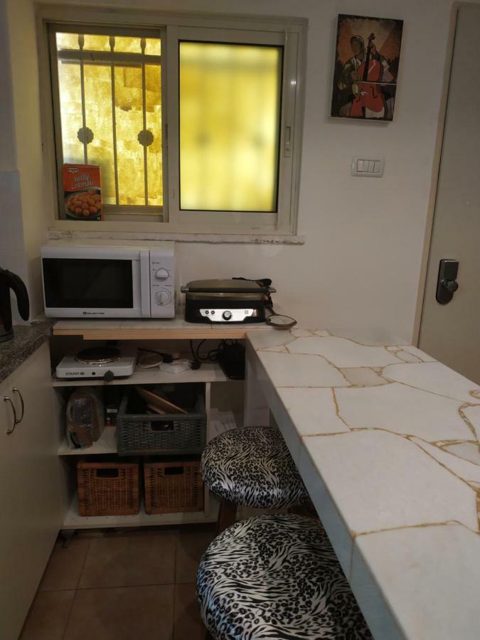 Studio Apt Great Location Heart Of Downtown District Lejlighed Haifa Eksteriør billede