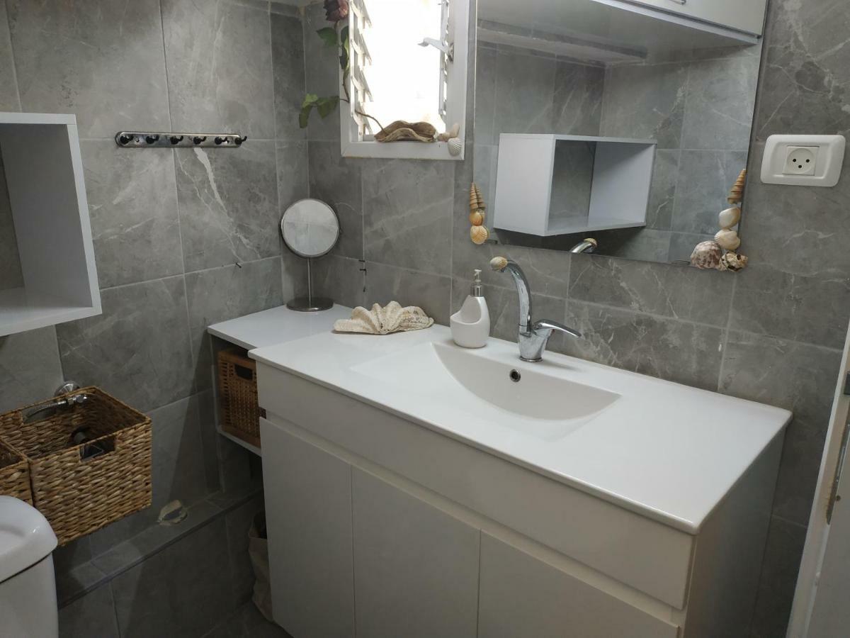 Studio Apt Great Location Heart Of Downtown District Lejlighed Haifa Eksteriør billede