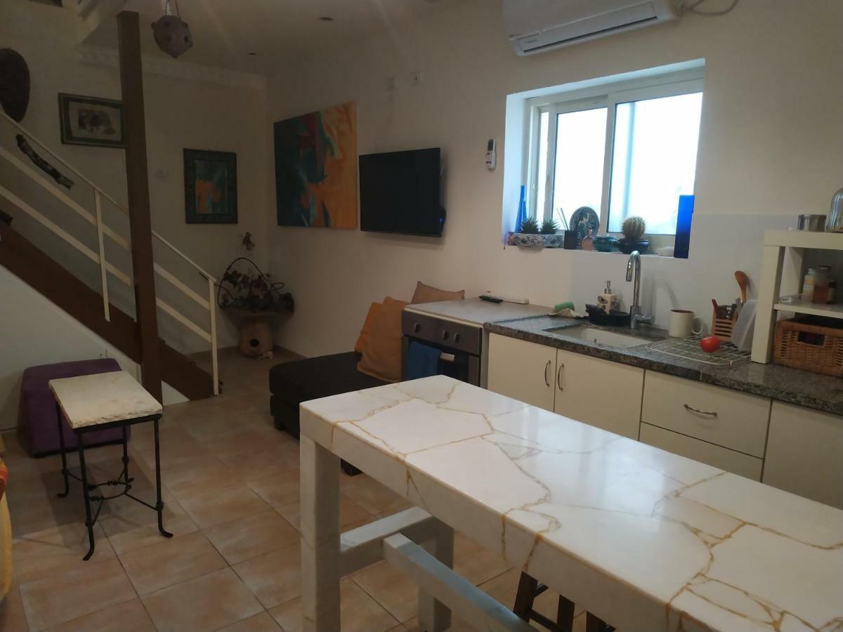 Studio Apt Great Location Heart Of Downtown District Lejlighed Haifa Eksteriør billede